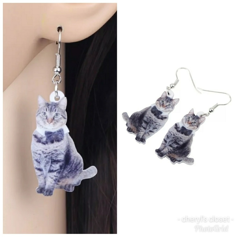 Bonsny acrylic grey cat with bow earrings